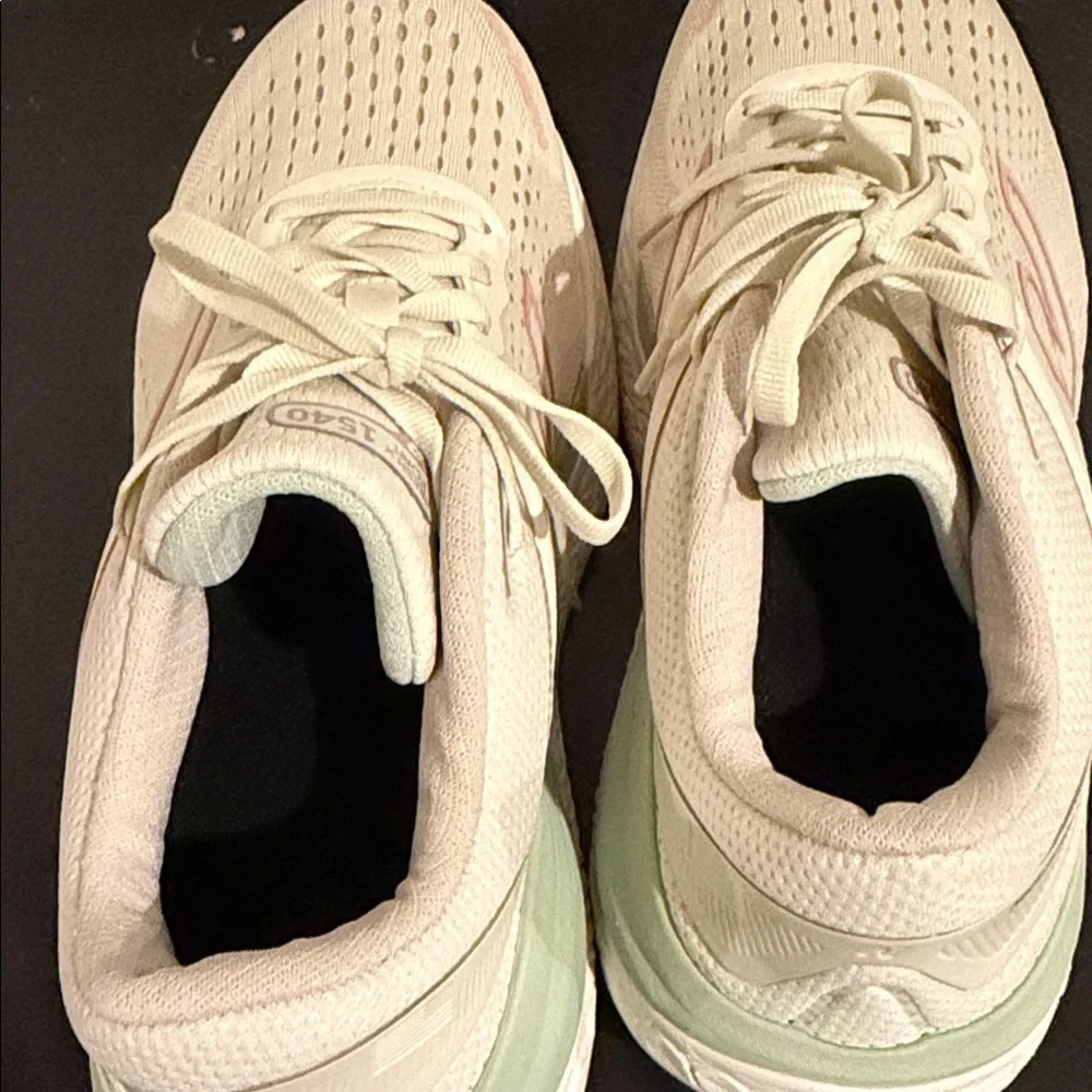 New Balance Women's Beige and Pink Sneakers